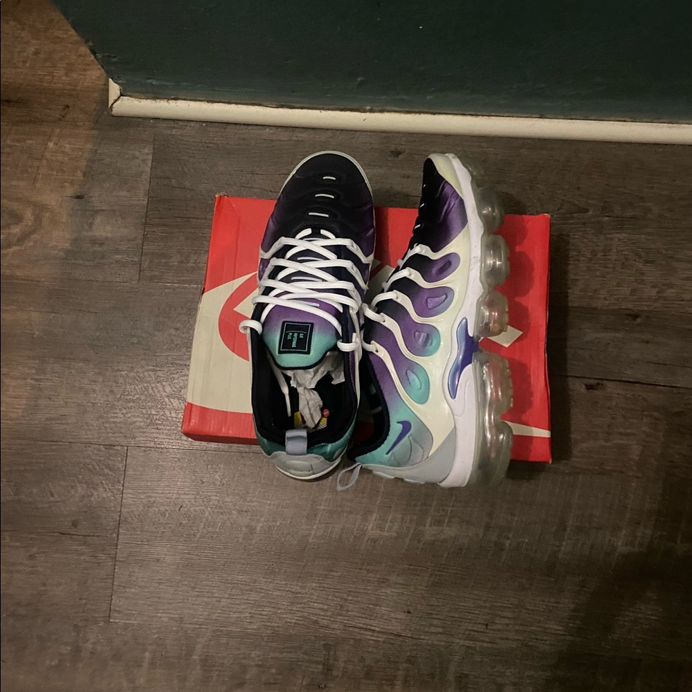 Air Vapormax Plus, Purple and white,Size 10, Only worn twice comes with box